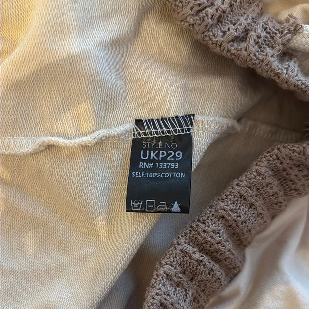 NEW! POL Cream and Orange Jogger Sweatpants with adorable Floral Design Size M - Picture 7 of 9